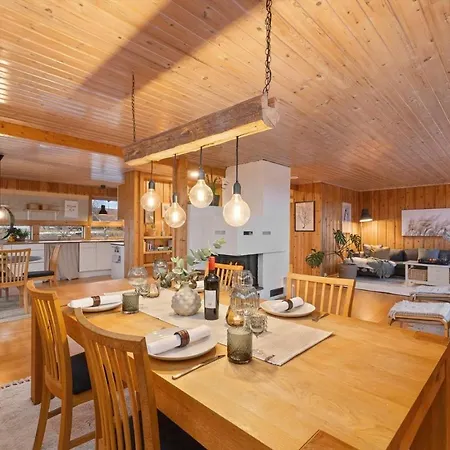Familievennlig Hus Naer Badestrand Og Sentrum