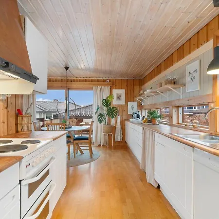Appartement Familievennlig Hus Naer Badestrand Og Sentrum