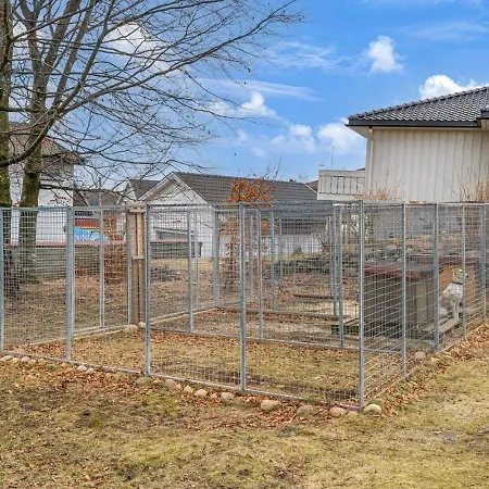 Familievennlig Hus Naer Badestrand Og Sentrum アパート ラルヴィク